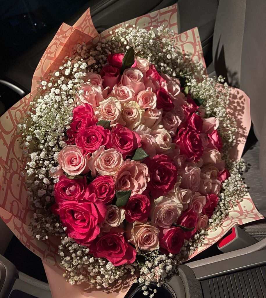 Atado de 60 rosas 487732439 1223987643067002 6824519539840737694 n